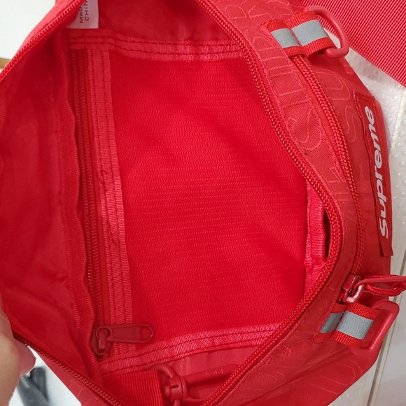 NWOT Supreme Waist Bag❤️❤️ - Picture 9 of 13